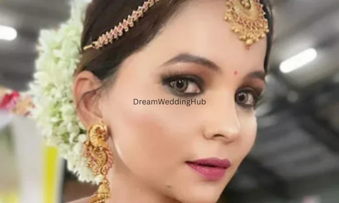 Pretty Makeup Artist